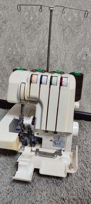 Продам оверлок Marrylock740 DS