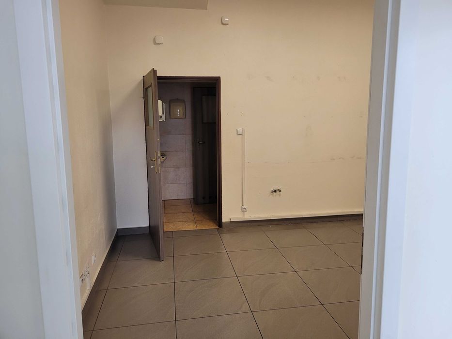 Wynajmę lokal w Wieluniu na Głowackiego z parking.