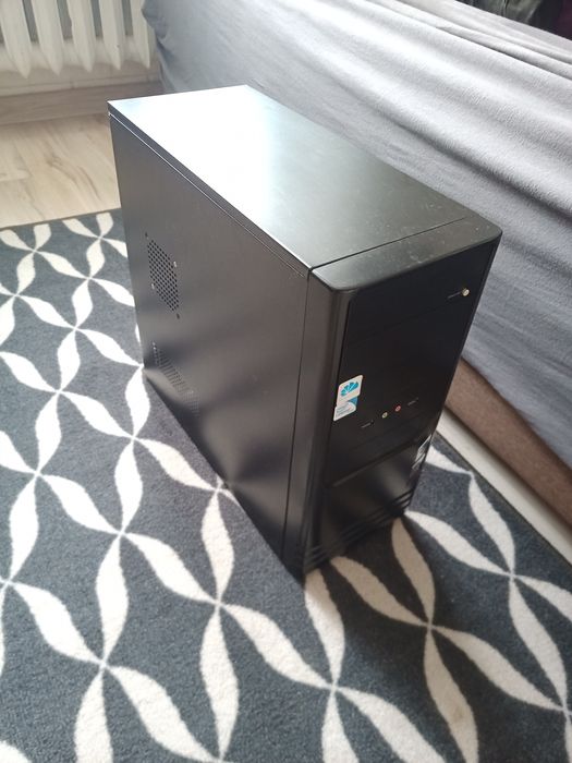 Komputer 4x2.3 GHz 1gb karta graficzna 4gb ram 500gb