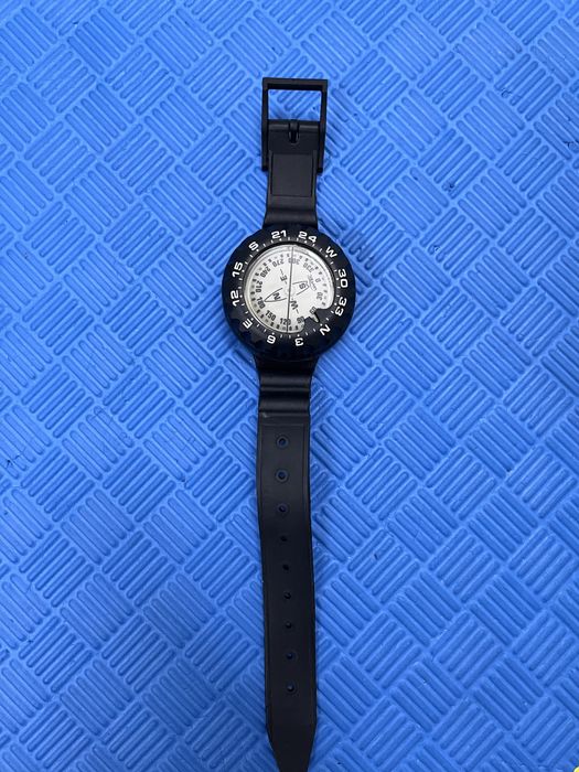 Bússola de pulso para mergulho