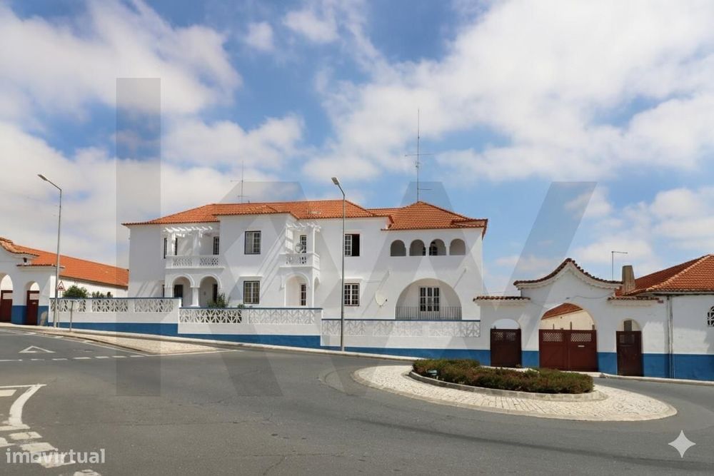 Stately residence with land and 11 rooms in Aljustrel.