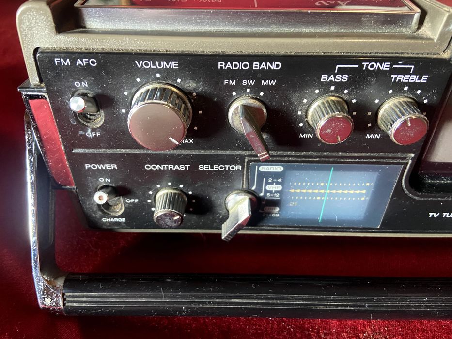 Para colecionadores- TV-Radio JVC 3050EU