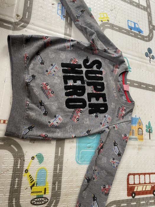 Продам , кофту теплую на 5-6 лет