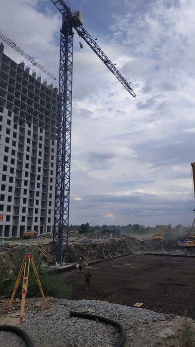 Топографія. Геодезія. Винесення межі земельної ділянки. Винесення осей