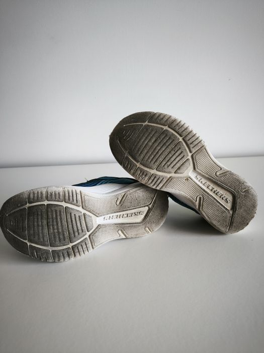 Skechers de menino tamanho 26
