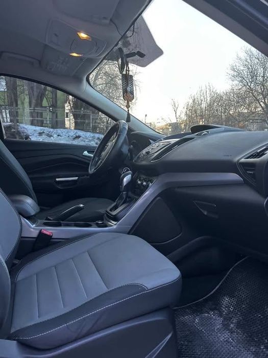 Продам Ford Escape