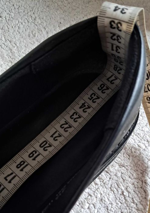 Лофери жіночі чорного кольору