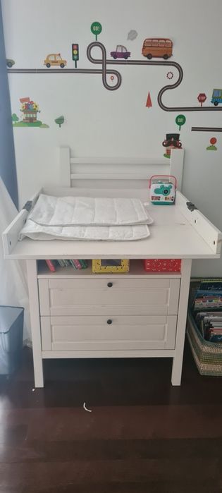 Trocador / Cómoda / fraldário com gavetas.