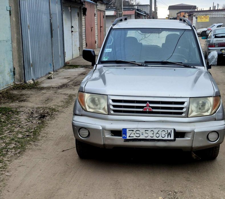 Продам срочно Mitsubishi Pajero Pinin в хорошем состоянии 2 лит бензин все вопросы по телефону торг возле автомобиля