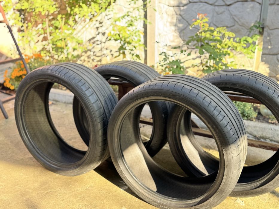Продам резину 255 35 20 Dunlop