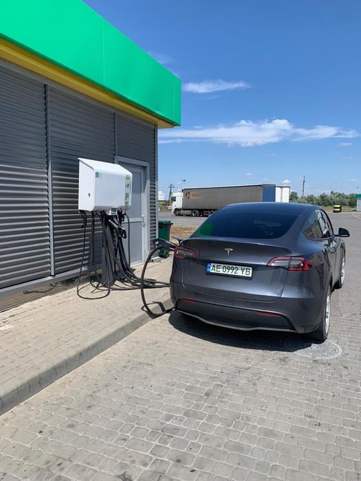 Продам Tesla Y в гарному стані