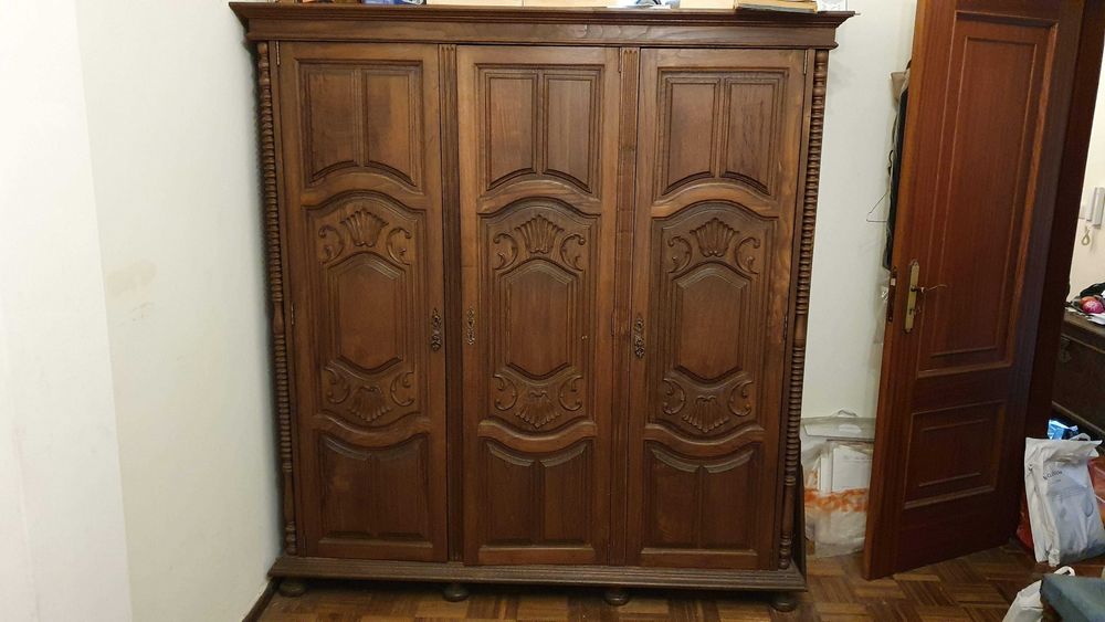 Mobilia Quarto classico completo em madeira maciça – estilo clássico