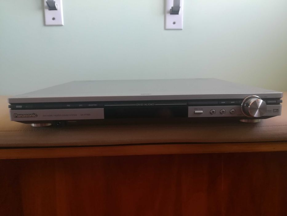 Leitor DVD Panasonic com sistema de som 5.1 sourond