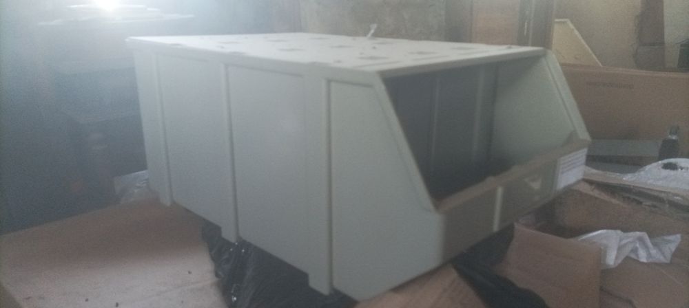 caixa de picking ou contentor empilhável com alçapão