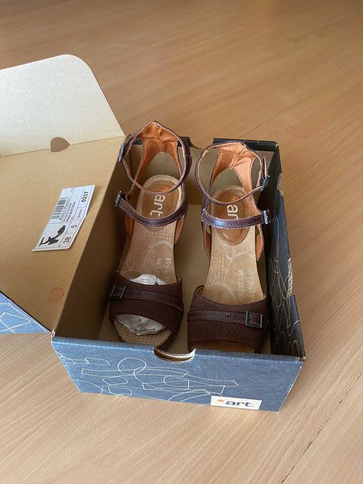 Sandálias ART  castanhas