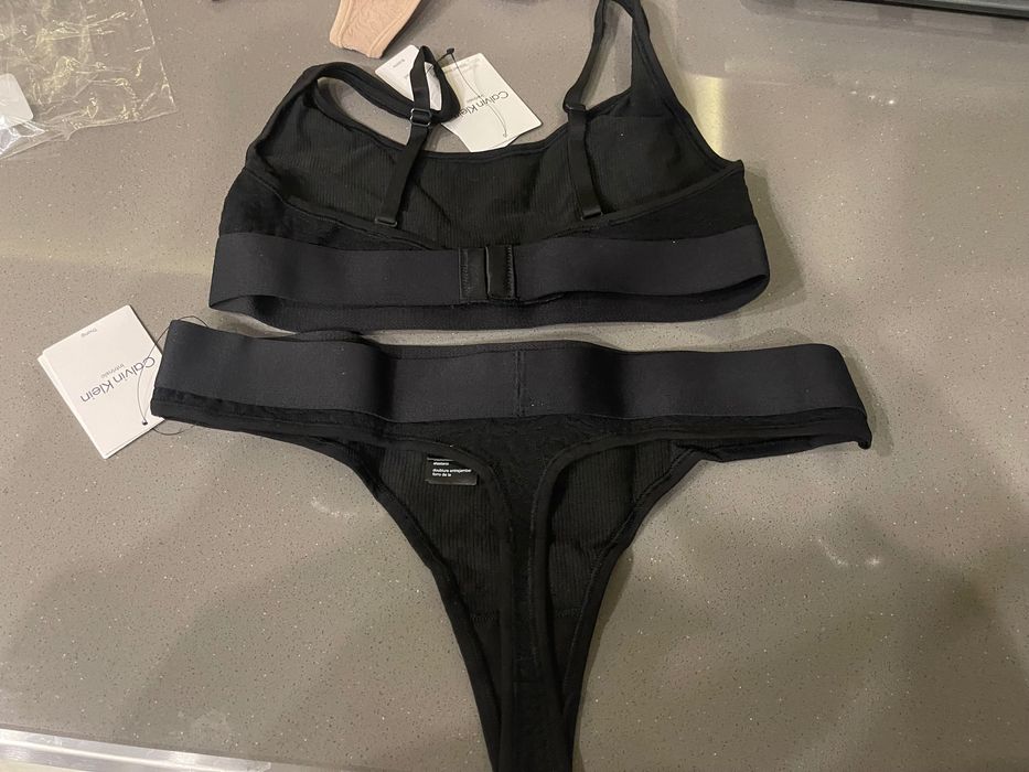 Kelvin Klein. Комплект бра и трусики стрейч гипюр р М черного цвета