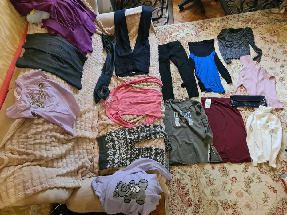 Різні речі брюки светри театральна сумочка сукня гольф тощо