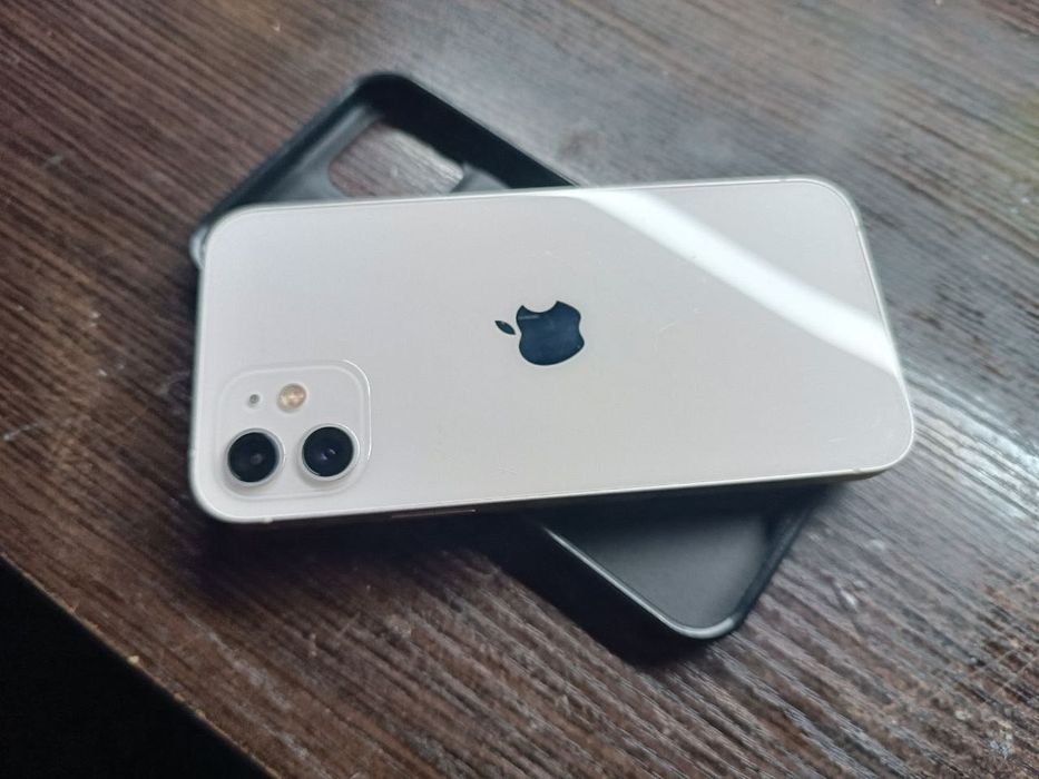 Продам IPHONE 12