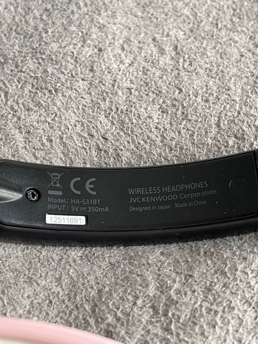 Наушники лот наушников:  Logitech G435, JVC HAS31BTB, Hello Kitty