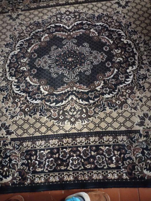 Гарний  яскрав ий килим