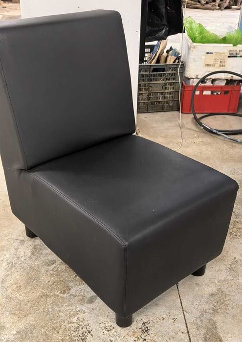 Sofas individuais pretos