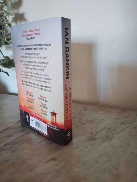 Livro "Heart Full of Headstones" Ian Rankin