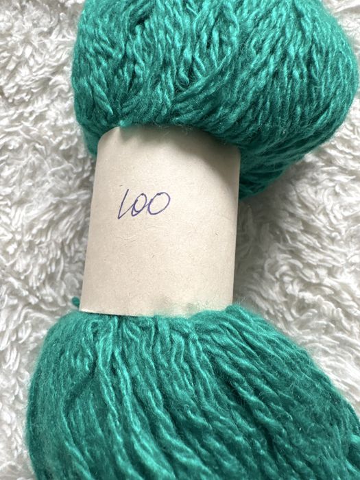 Нить шерстяная разного цвета