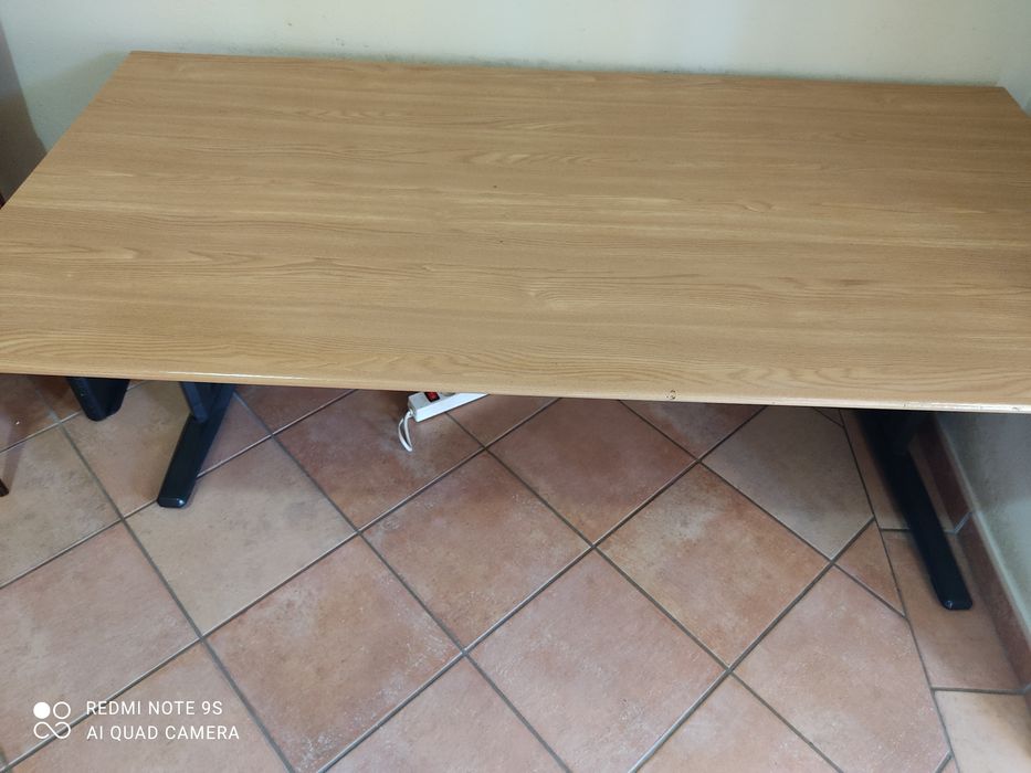 Mesa de escritório em madeira