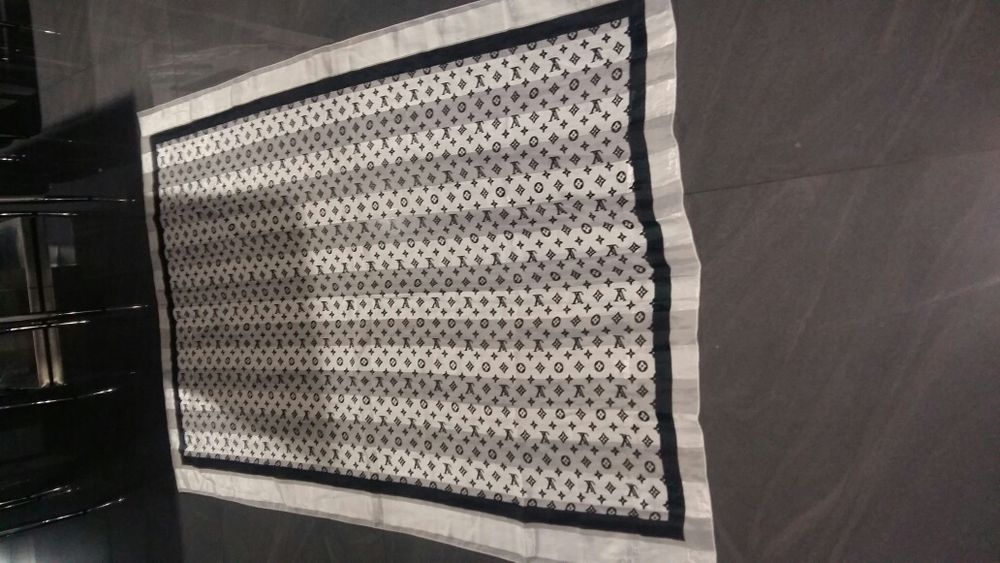 chusta XXL szal  LV Paris czarno biała duza
