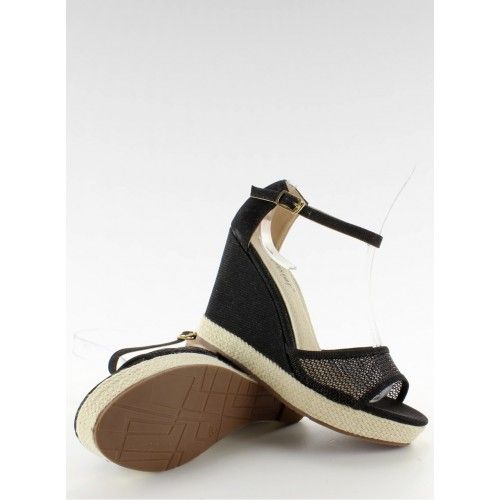 Siatkowe sandały na koturnie 39