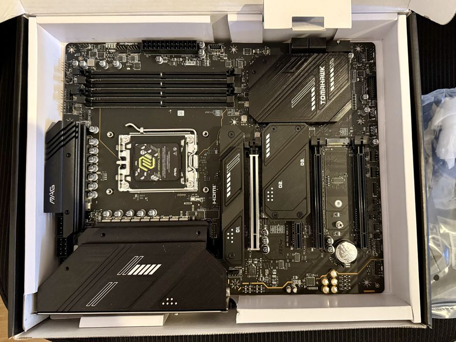 MSI X670E Tomahawk WiFi MAG Motherboard64287621618050121