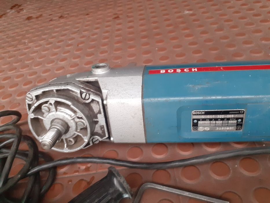 Rebarbadora bosch 1600w e 6500 rotações profissional. Igual a nova.