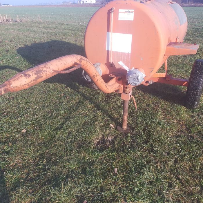 Beczka do wody  na kołah . 1000l .