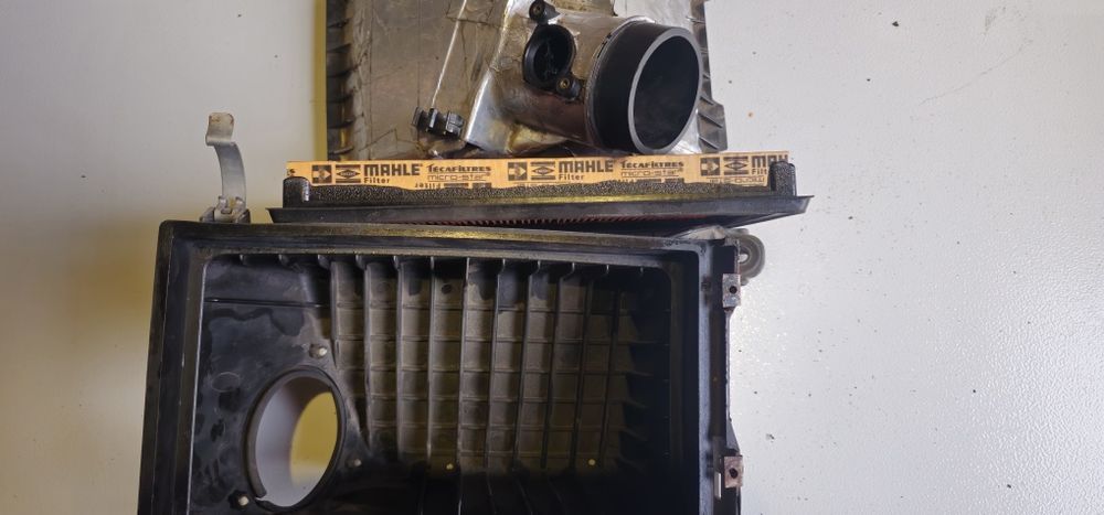 Корпус повітряного фільтру SUBARU impreza WRX.