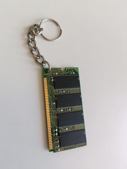 Breloczek z pamięci RAM komputera. Dla informatyka programisty