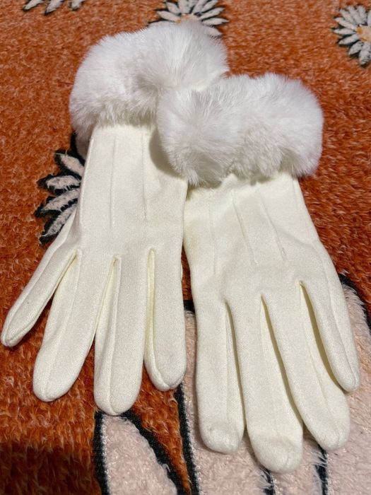 Нові рукавички з білим хутром і сенсором для телефона