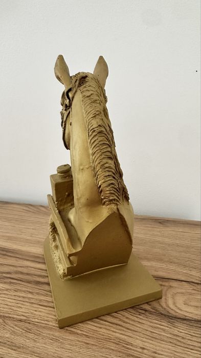 Estatuta busto cavalo
