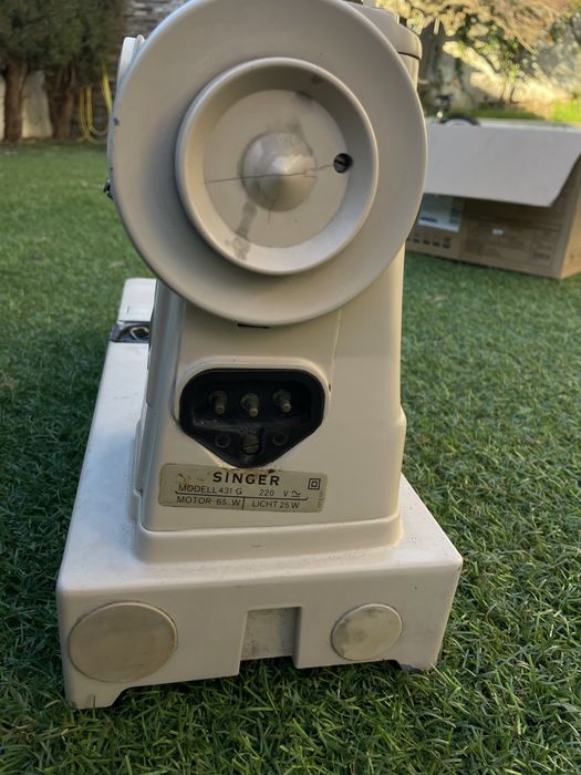 Máquina Singer modelo 431 G (apenas coleção)