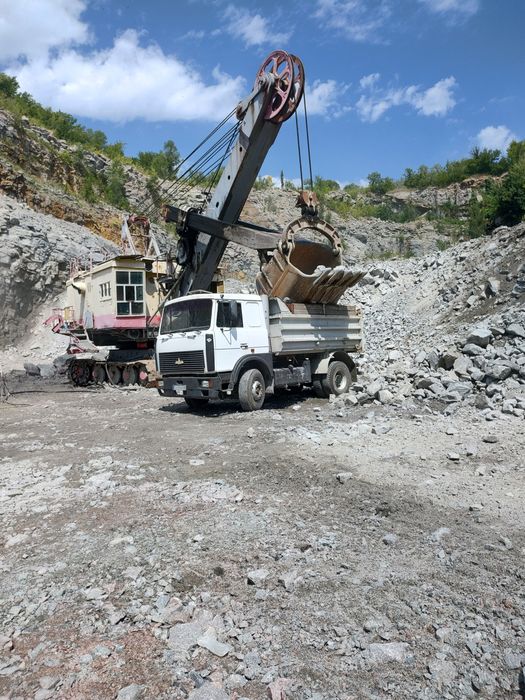 Пісок мучка камінь щебінь земля дрова жом