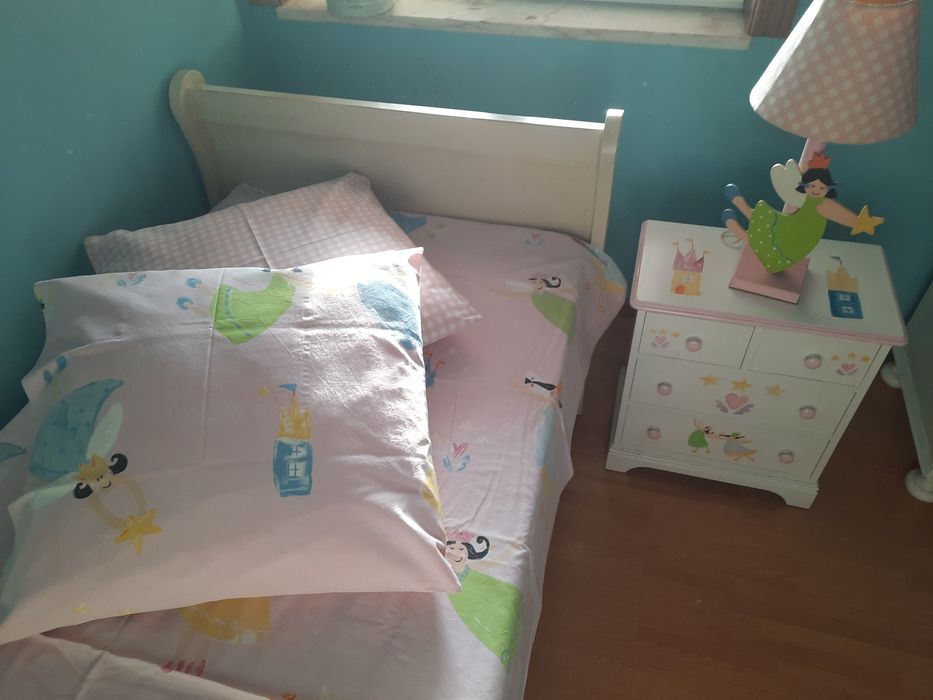 Cama pintada à mão