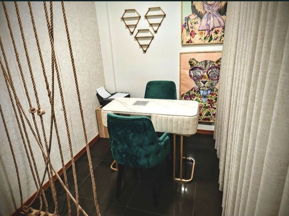 Mesa de manicure e pedicure