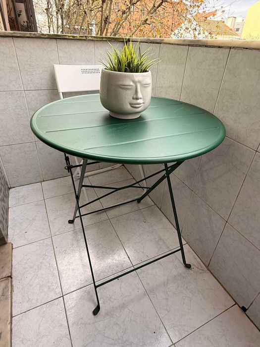 Mesa com cadeiras área externa ( esplanada )