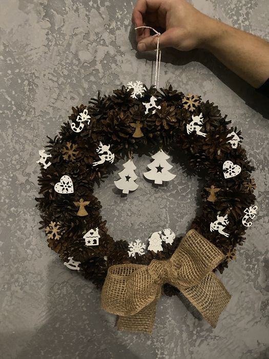 Новорічний вінок різдвяний вінок з шишок