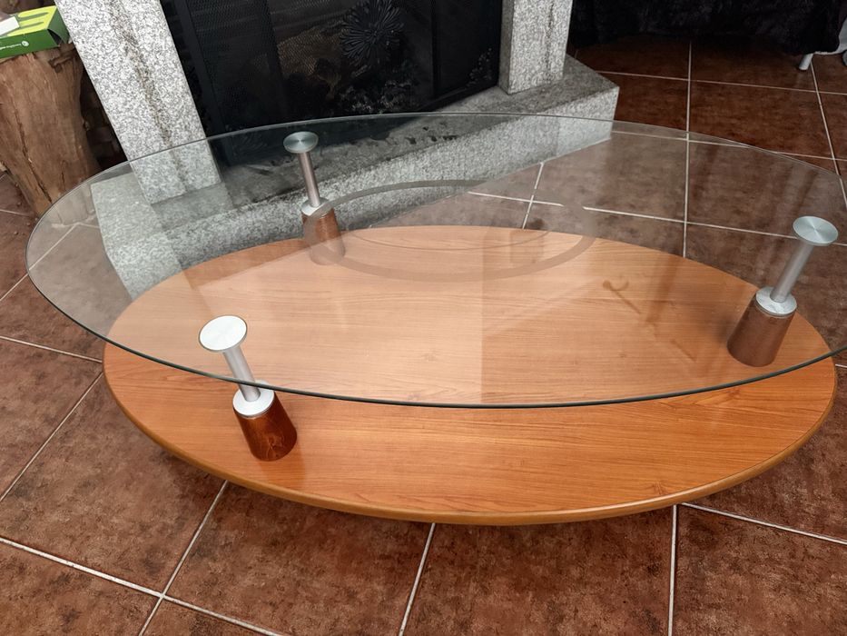 Mesa de centro com tampo de vidro