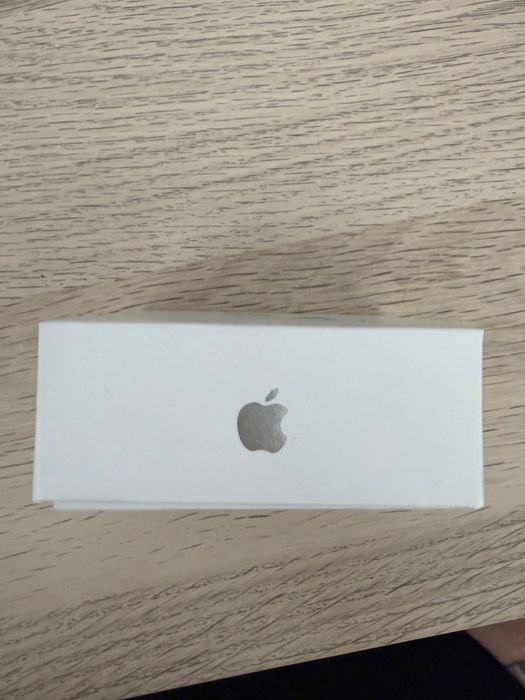 Apple AirPods 4 ANC