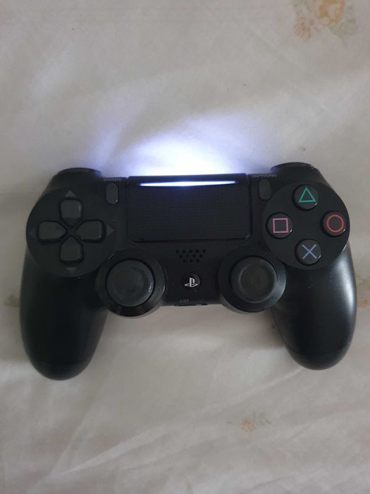Comando original PS4 em excelente estado.