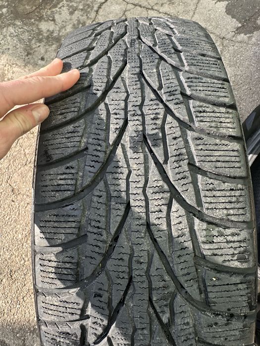 Шини зимові 225/66R17