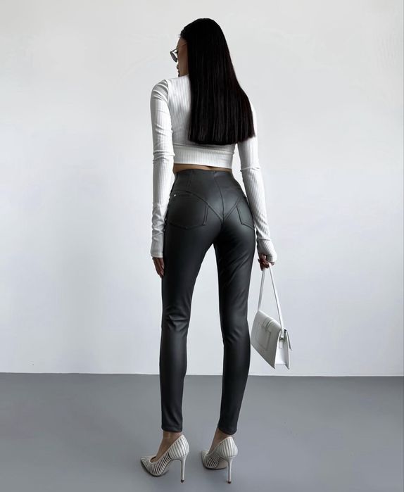 Лосини з еко шкіри з карманами і строчками з імітаціею білизни р-р М