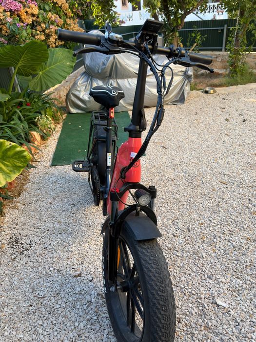 Bicicleta elétrica roda grossa
