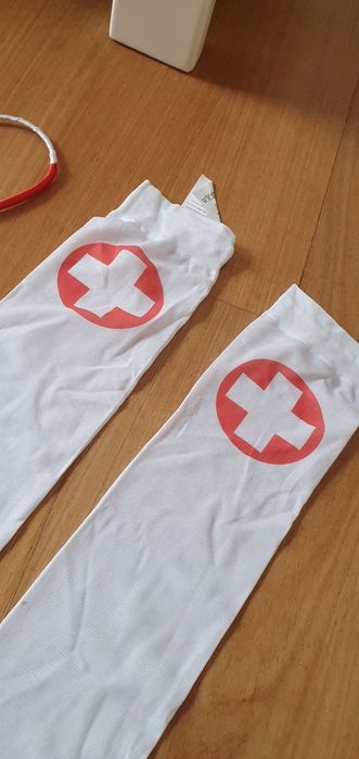 Meias e colar de enfermeira